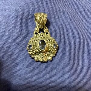 Elegant Gold Pendant Necklace